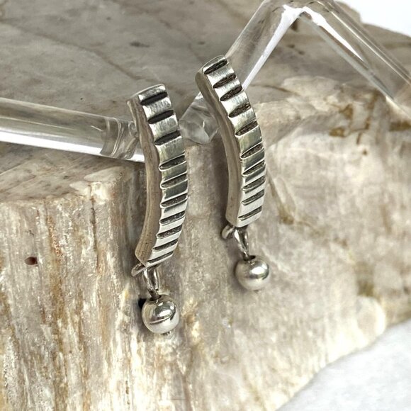 Solid Sterling Silver 925 Curved Textured Quarter Hoop Dangle Ball Post Earrings - Picture 5 of 16